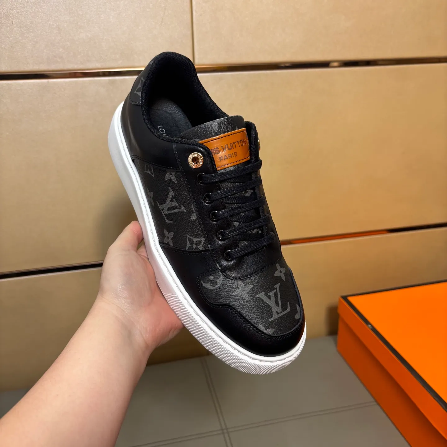 Men's shoes P400 🔆🔆👉【LV Louis Vuitton】The latest men's casual and fashionable men's shoes👟Best for all seasons💥Simple and elegant style, exclusive for trendy men, unique latest brand elements👑High-quality imported printed leather upper + cowhide, pigskin feet, fashionable and generous✅wear-resistant rubber outsole! Actual shooting🎬38-44